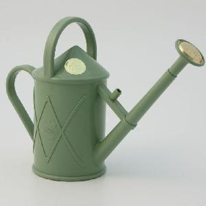Featured image of post Haws Plastic Watering Can : The haws deluxe plastic watering can also comes with plastic downspout.