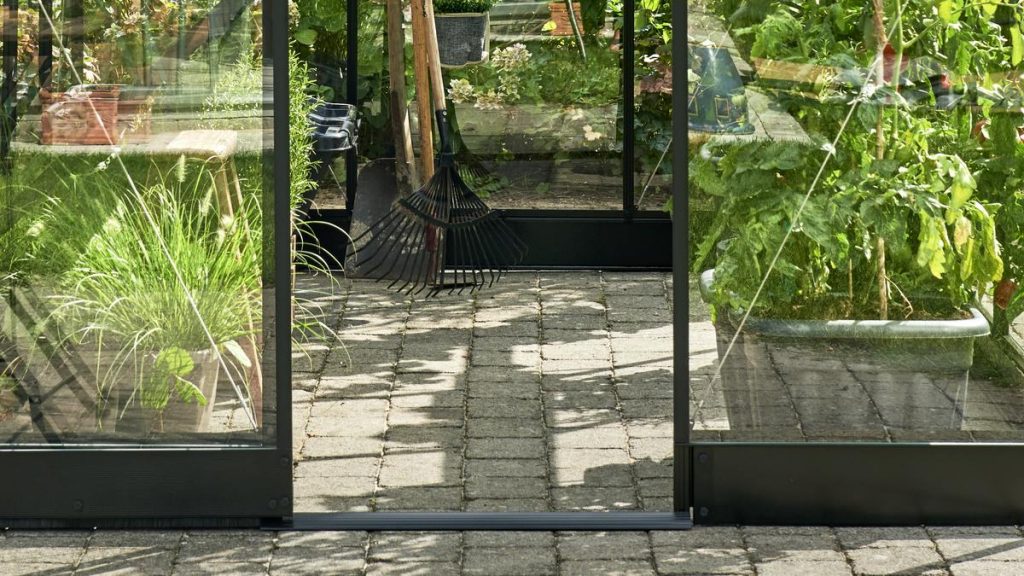 Qube Greenhouse Low Door Threshold