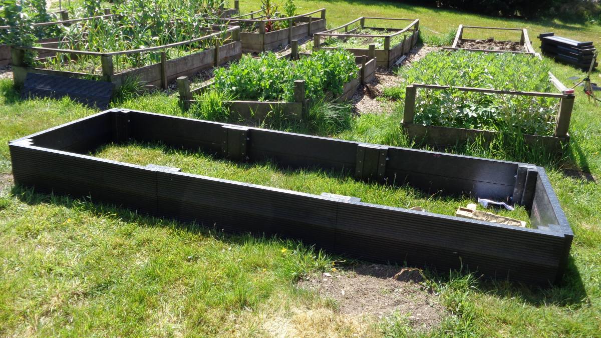 Recycled Plastic Raised Beds & Bench Allotment & Gardens