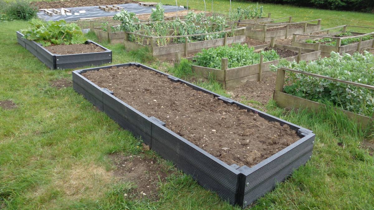 Recycled Plastic Raised Beds & Bench Allotment & Gardens